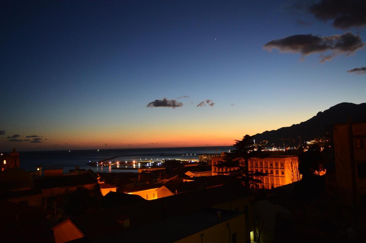 Antica Dimora In Centro Apartment Salerno Bagian luar foto